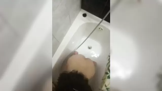 Настоящий минет от узбечки в ванне